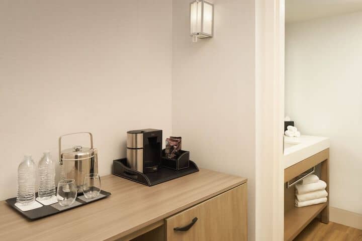 Room 32 of 60
